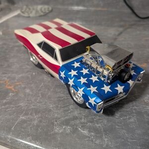 Red and White Die-Cast Toy Cars with Vintage Style